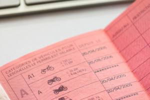 Vernieuwing van het rijbewijs: een herinneringsbrief om het leven van de 425.000 burgers die hun rijbewijs moeten vernieuwen te vergemakkelijken  